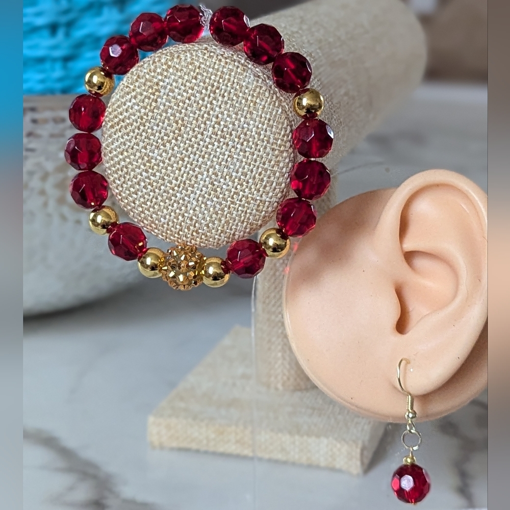 Elegant Red and Gold Beaded Bracelet & Earrings Set (7")